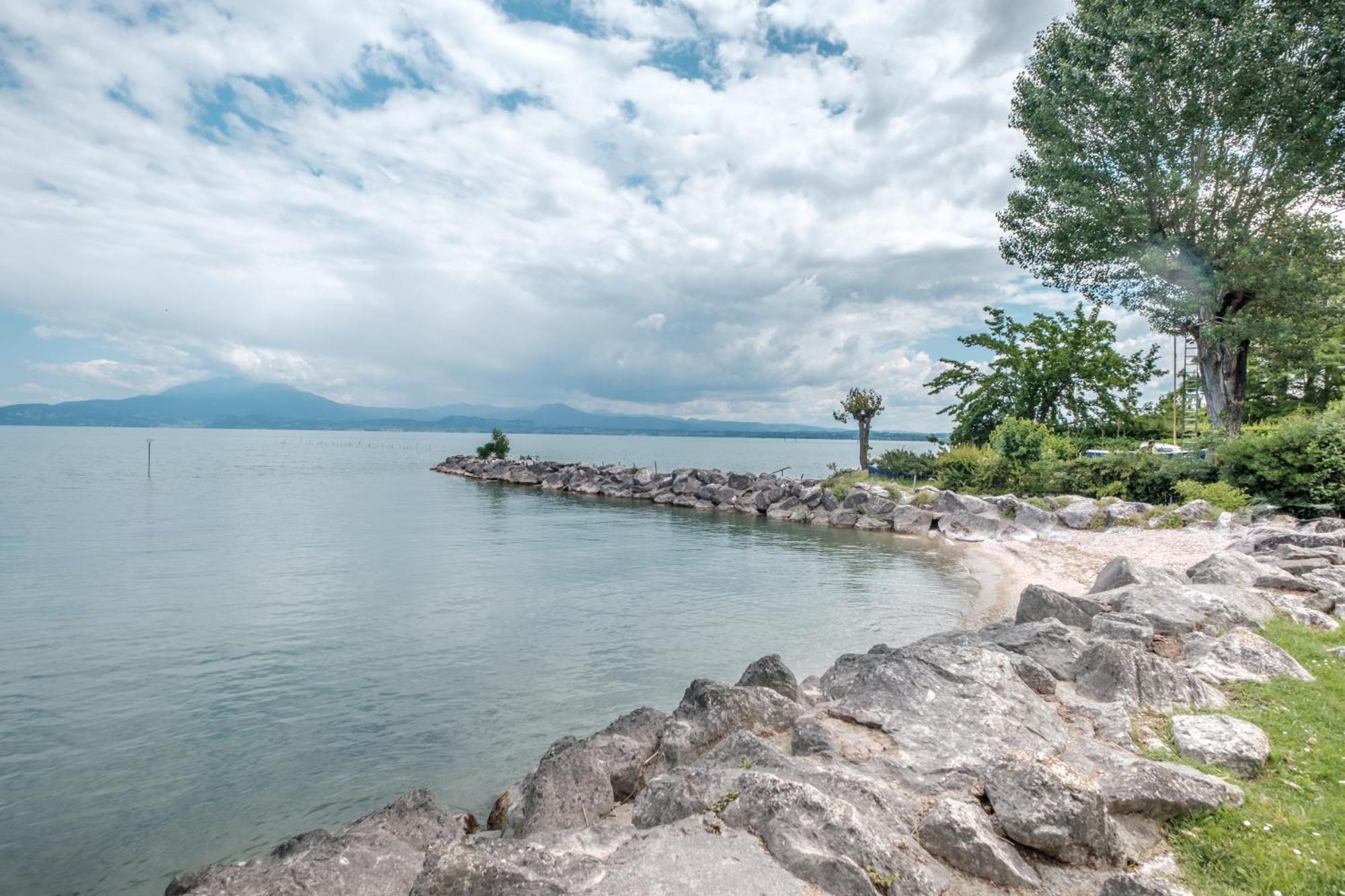 Casa Lugana 9 - Monolocale Con Piscina Fronte Lago ซีร์มิโอเน ภายนอก รูปภาพ